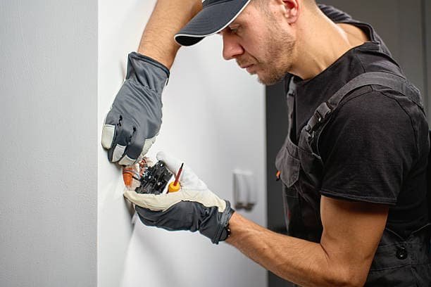 Die Installation des Lichtschalters wird fachgerecht und zuverlässig durchgeführt.